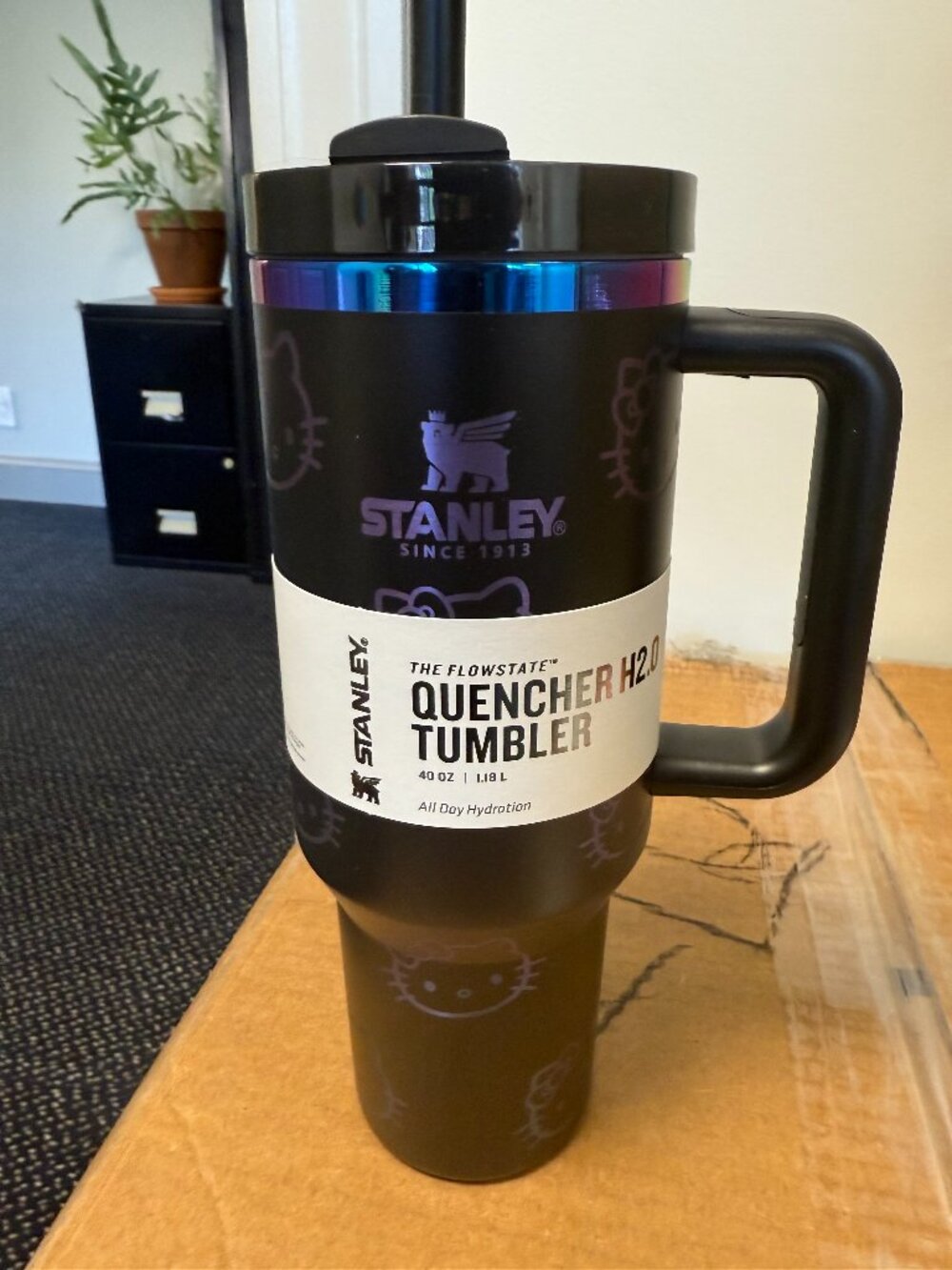 Stanley x Hello Kitty FlowState Quencher H2.0 Tumbler 40 oz Tumblr Hot Cold Cup
